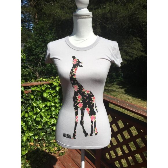 Animal Planet Tops - Animal Planet Giraffe TShirt Size Small Womens
